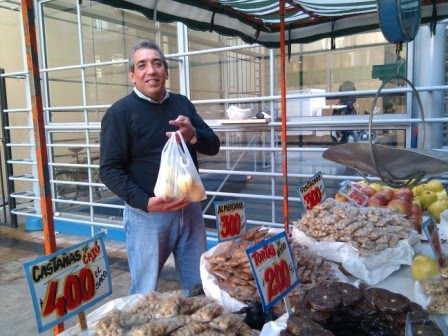Satisfacer al muchacho con un pequeño miembro